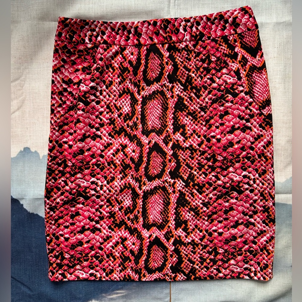 Pink & black animal (snake?) print pencil skirt - MY FAV